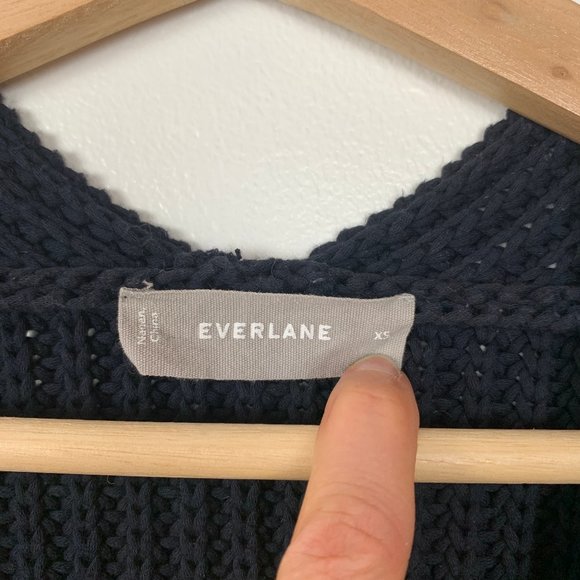 Everlane Dark Navy Texture Cotton V-Neck Sweater - Picture 4 of 7